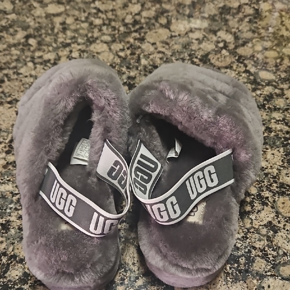 UGG Fluffy Gray Slippers - Picture 4 of 5